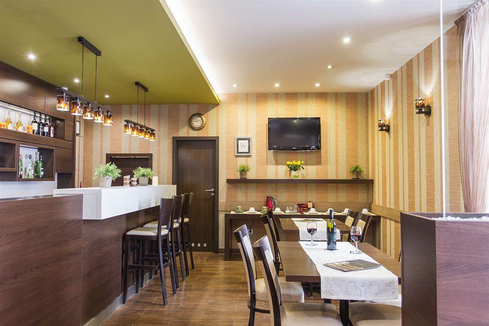 Central Hotel 21 And Apartments Budapest Esterno foto