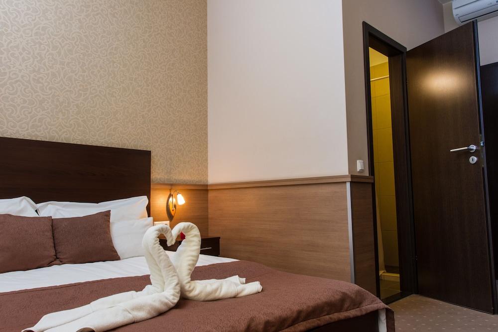Central Hotel 21 And Apartments Budapest Esterno foto