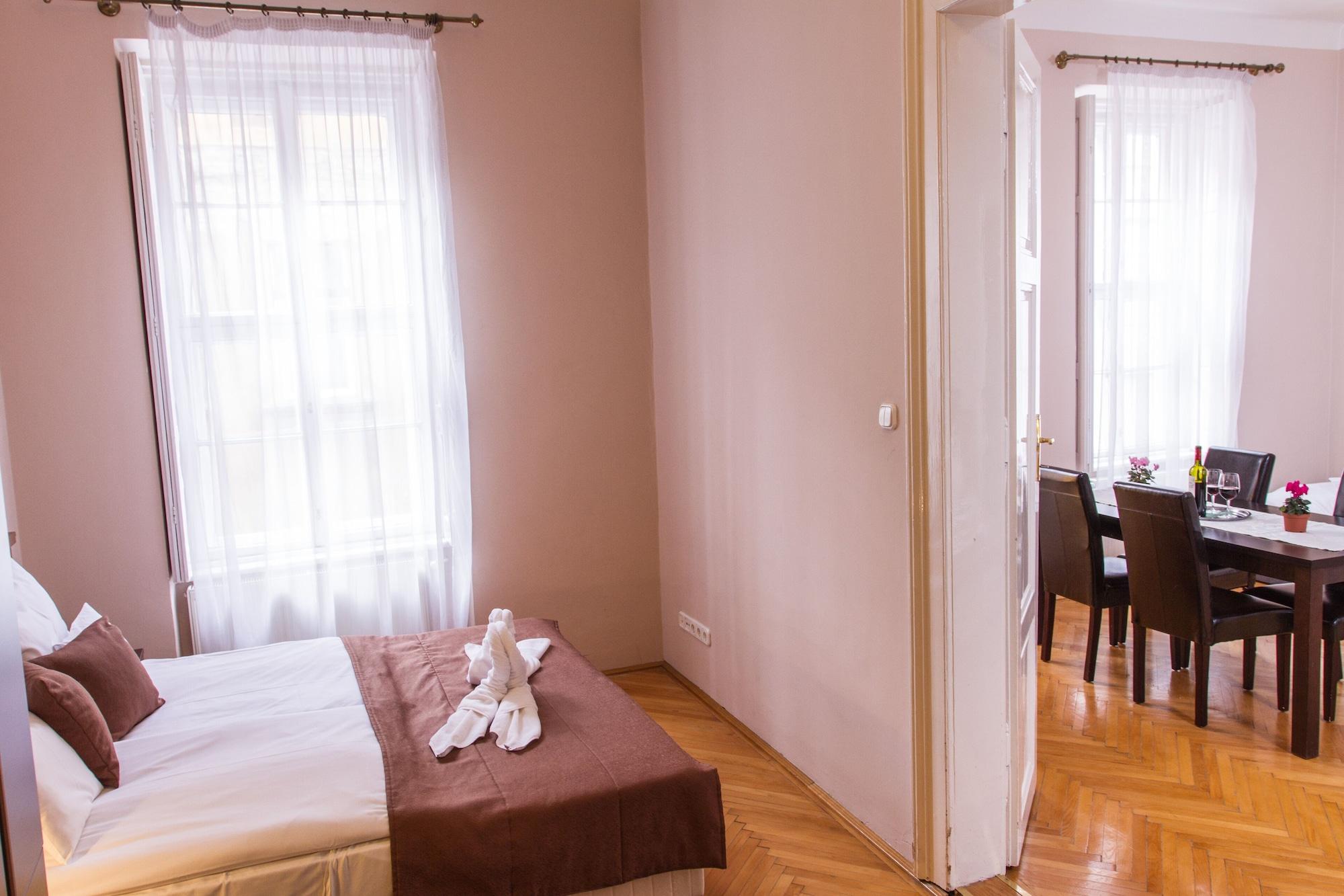 Central Hotel 21 And Apartments Budapest Esterno foto