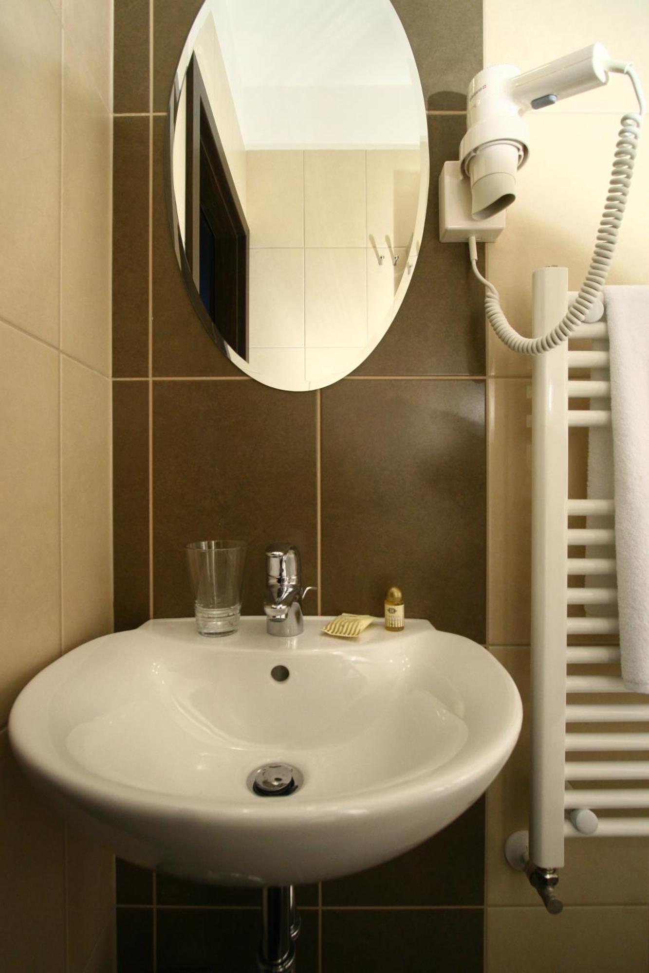 Central Hotel 21 And Apartments Budapest Esterno foto