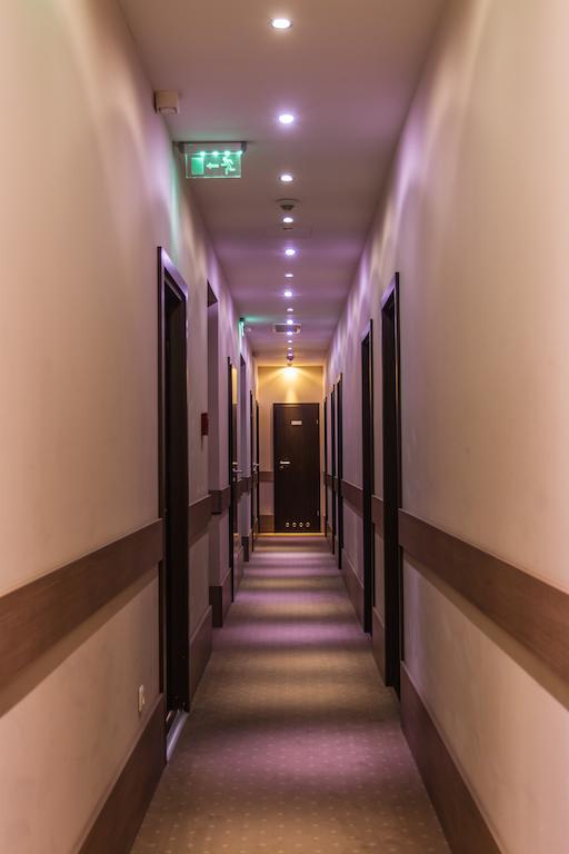 Central Hotel 21 And Apartments Budapest Esterno foto